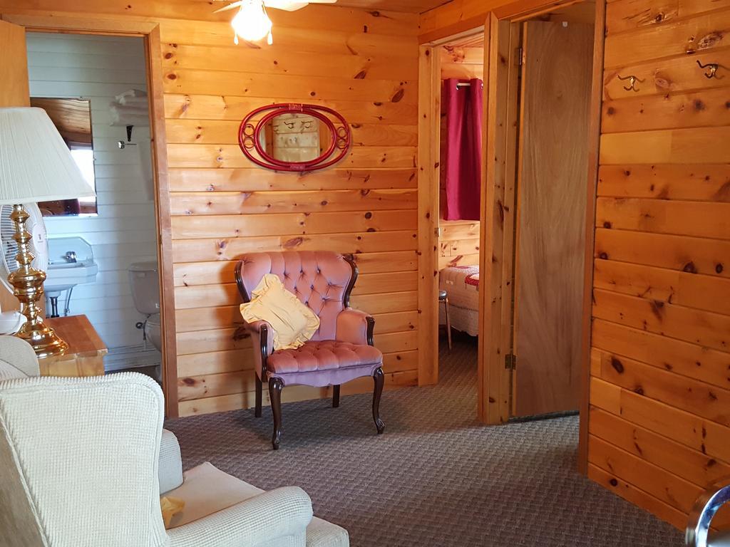 Red Lodge Resort Little Current Pokoj fotografie